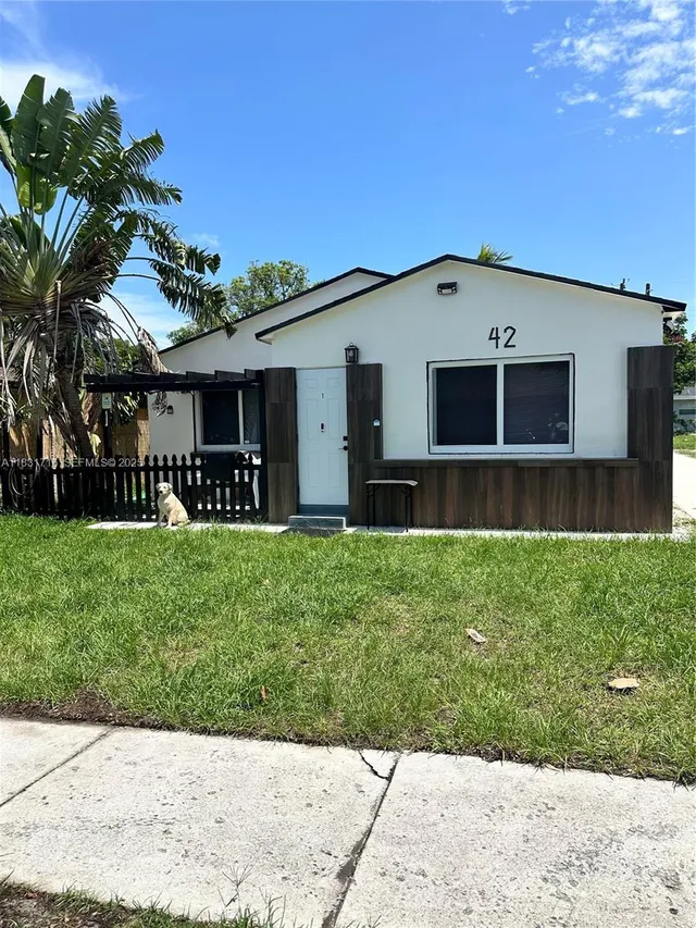 6-bedroom home at 42 SE 10th Terrace, Dania Beach