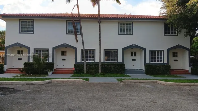 2-bedroom home at 968 N 18th Court, Hollywood
