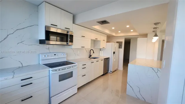 2-bedroom home at 18051 Biscayne Boulevard #1705, Aventura