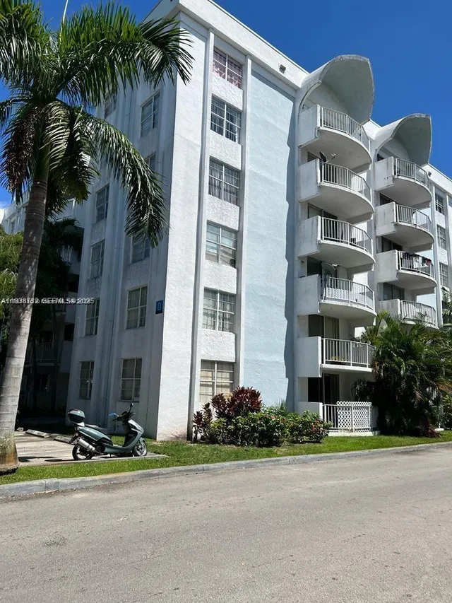 1-bedroom home at 498 NW 165th St Road #D407, Miami