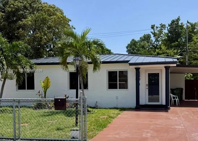 5-bedroom home at 330 W 40th Place, Hialeah