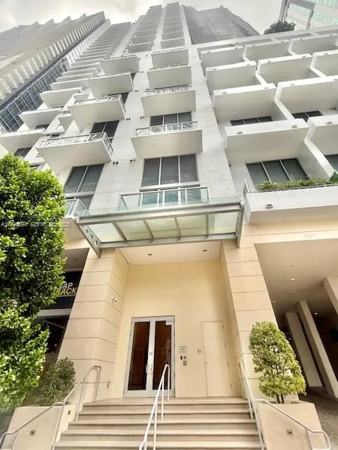 1-bedroom home at 1050 Brickell Avenue #1602, Miami