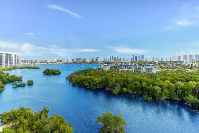 3-bedroom home at 16385 Biscayne Boulevard #1221, North Miami Beach