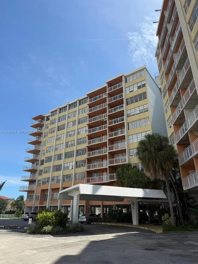 1-bedroom home at 2025 NE 164th Street #606, North Miami Beach