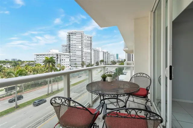 1-bedroom home at 5601 Collins Avenue #615, Miami Beach
