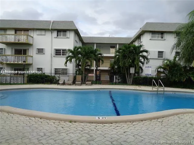 2-bedroom home at 15205 NE 6th Avenue #D212, Miami