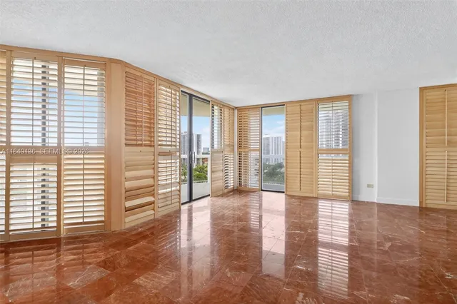 2-bedroom home at 20185 E Country Club Drive #1405, Aventura