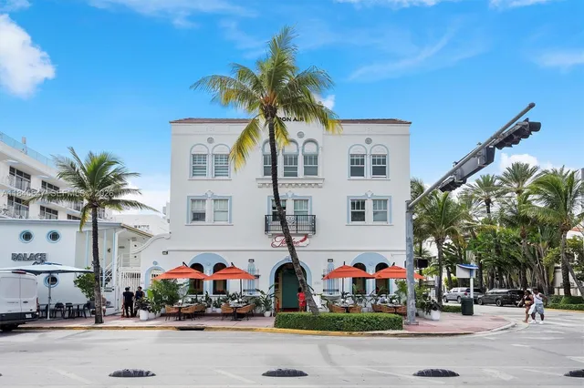 1-bedroom home at 1060 Ocean Drive #D303, Miami Beach