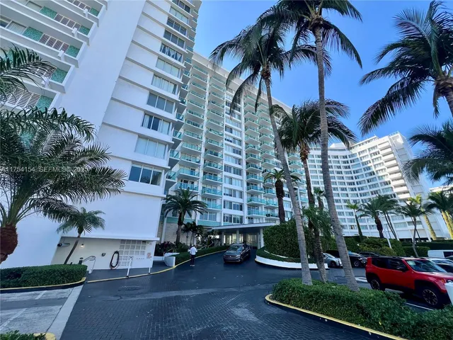 1-bedroom home at 1000 West Avenue #908, Miami Beach
