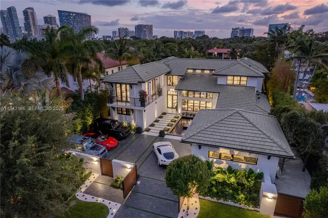 6-bedroom home at 4241 Palm Lane, Miami