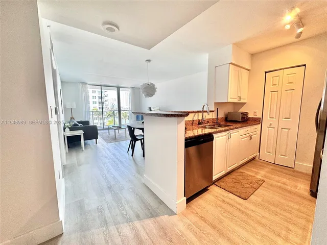1-bedroom home at 1155 Brickell Bay Drive #906, Miami