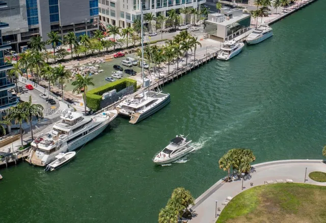 1-bedroom home at 485 Brickell Avenue #3711, Miami
