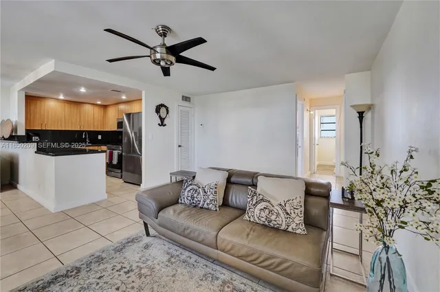 1-bedroom home at 1811 Jefferson Street #606, Hollywood