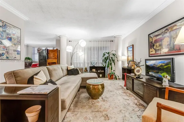 2-bedroom home at 4330 Hillcrest Dr 516 #516, Hollywood