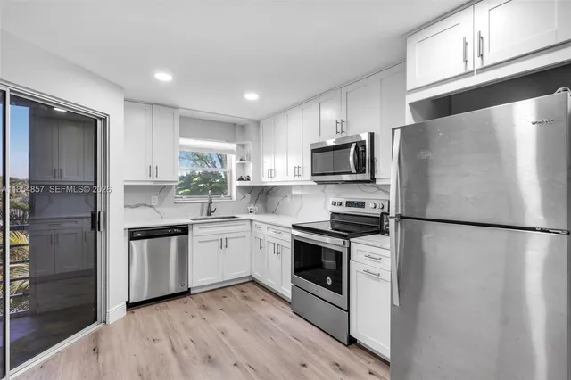 2-bedroom home at 3524 Via Poinciana 302 #302, Lake Worth