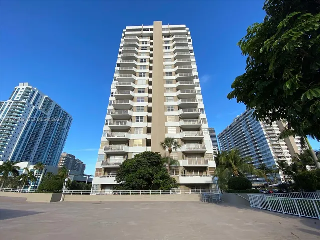 1-bedroom home at 1965 S Ocean Drive #4D, Hallandale Beach