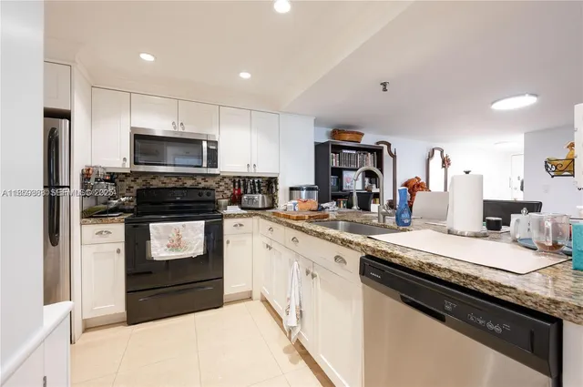 2-bedroom home at 1621 Collins Avenue #302, Miami Beach