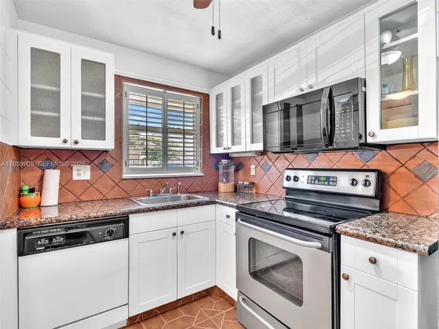 2-bedroom home at 8020 N Sunrise Lakes Drive #110, Sunrise