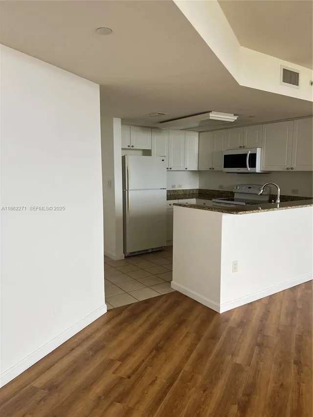 1-bedroom home at 19501 W Country Club Drive #1411, Aventura