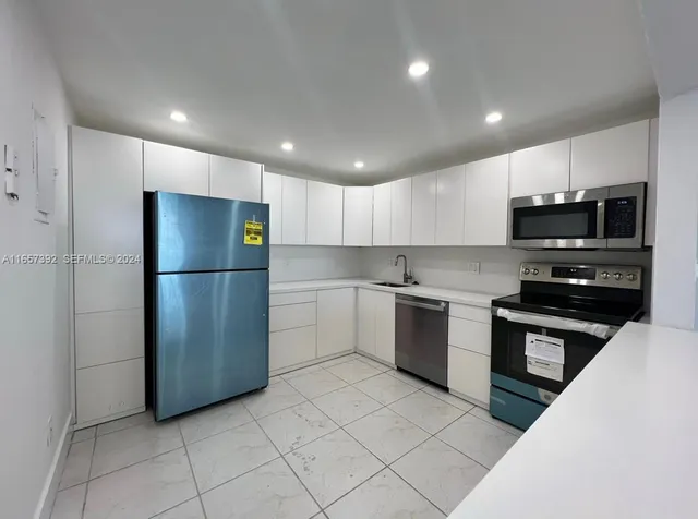 2-bedroom home at 13499 Biscayne Boulevard #1405, North Miami