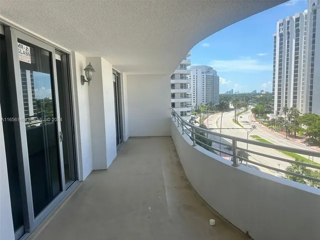 2-bedroom home at 5555 Collins Avenue #8Z, Miami Beach