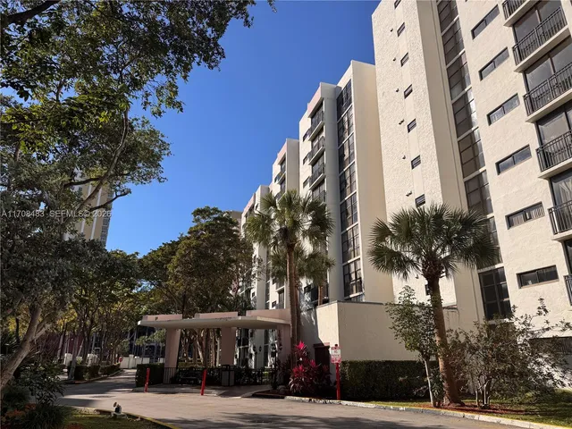 1-bedroom home at 16919 N Bay Road #117, Sunny Isles Beach