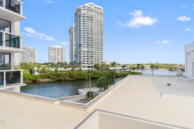 2-bedroom home at 20505 E Country Club Drive #434, Aventura