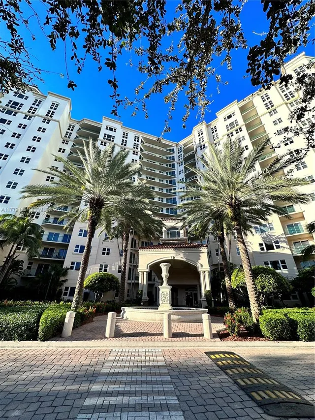 2-bedroom home at 19900 E Country Club Drive #1012, Aventura