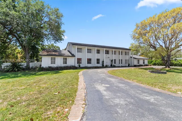6-bedroom home at 8350 SW 98 Th Street, Miami