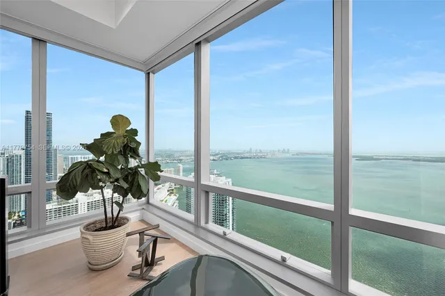 3-bedroom home at 1425 Brickell Avenue #61E, Miami
