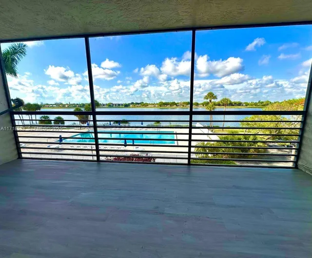2-bedroom home at 20840 San Simeon Way #305, Miami