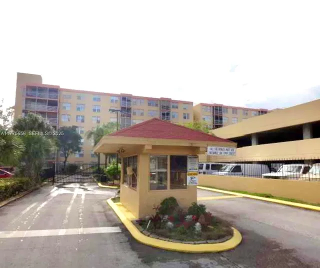 2-bedroom home at 17890 W Dixie Highway 714 #714, North Miami Beach