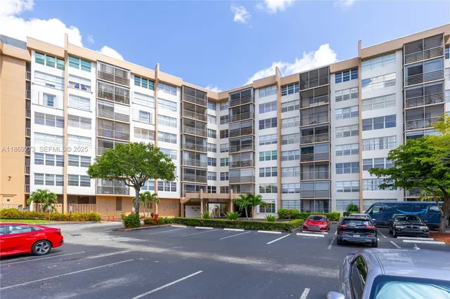 2-bedroom home at 1000 Saint Charles Place #319, Pembroke Pines