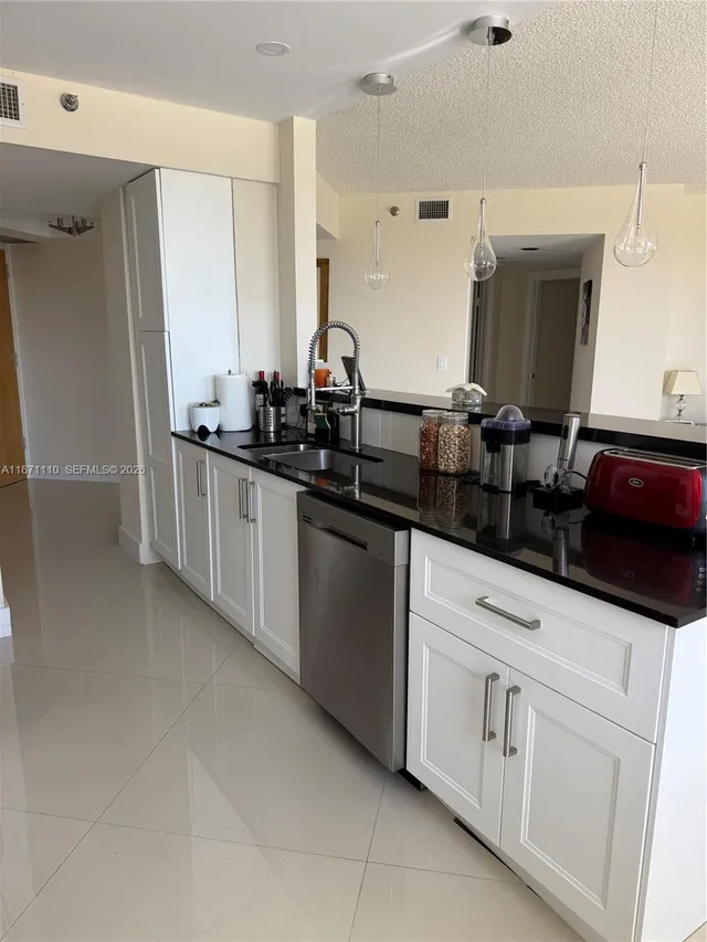 3-bedroom home at 20185 E Country Club Drive #510, Aventura