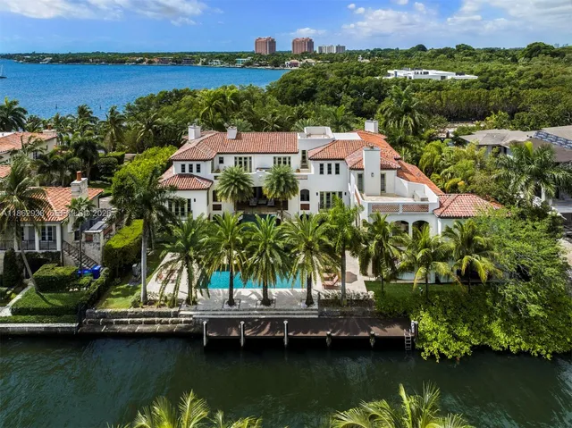 7-bedroom home at 3305 S Moorings Way, Miami
