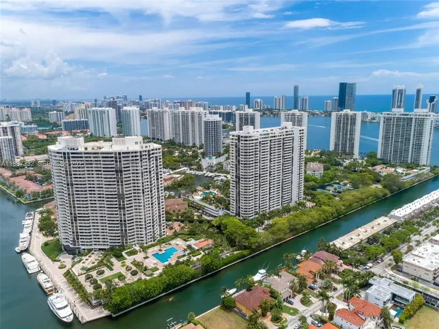 2-bedroom home at 2000 Island Boulevard #1002, Aventura