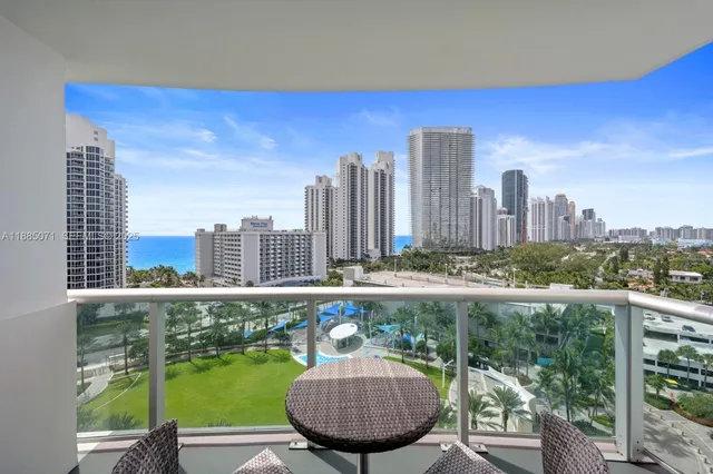 1-bedroom home at 19370 Collins Avenue #1425, Sunny Isles Beach
