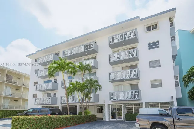 1-bedroom home at 1662 Lincoln Court #402, Miami Beach