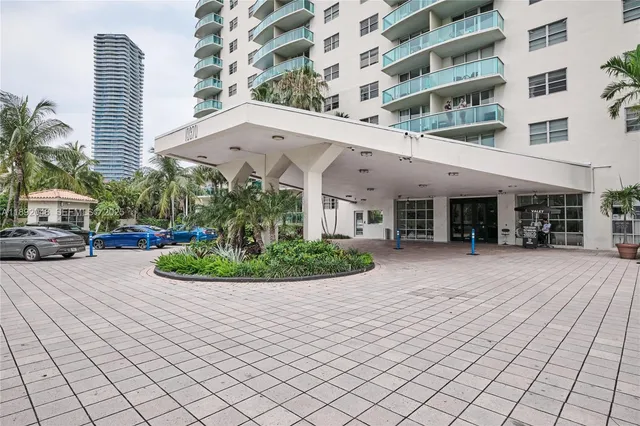 1-bedroom home at 19370 Collins Avenue #407, Sunny Isles Beach