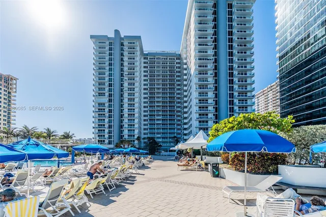 3-bedroom home at 2030 S Ocean Drive #1127, Hallandale Beach