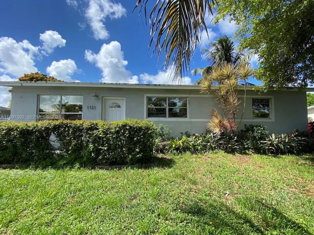 3-bedroom home at 1121 NE 214th Street, Miami
