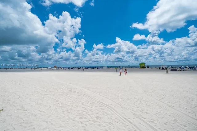 1-bedroom home at 441 Collins Avenue #27, Miami Beach