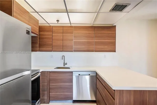 3-bedroom home at 17890 W Dixie Hwy 606 #606, North Miami Beach