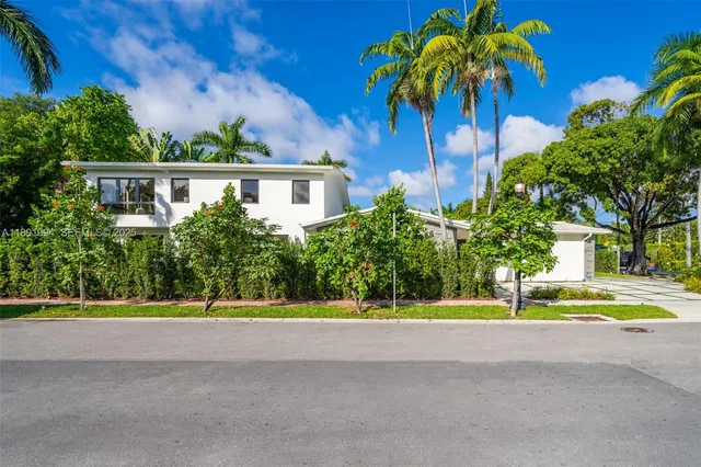 4-bedroom home at 222 E Rivo Alto Drive, Miami Beach