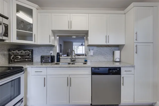 2-bedroom home at 420 NE 12th Avenue #208, Hallandale Beach