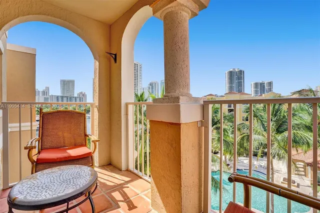 3-bedroom home at 19877 E Country Club Drive #3607, Aventura