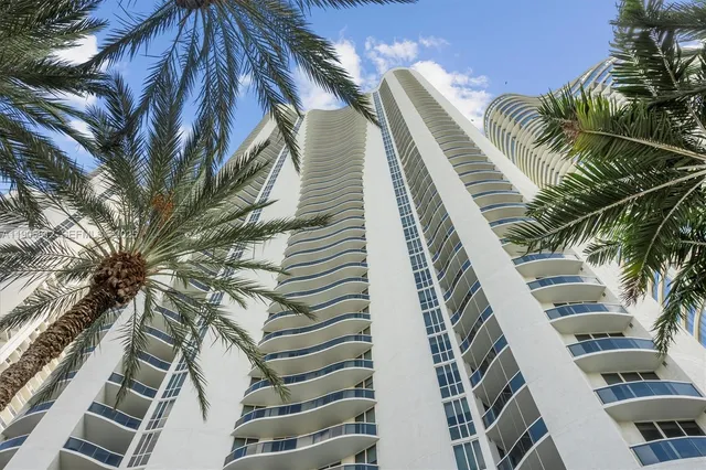 2-bedroom home at 15811 Collins Avenue #3405, Sunny Isles Beach
