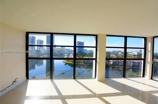2-bedroom home at 200 Leslie Drive #1124, Hallandale Beach