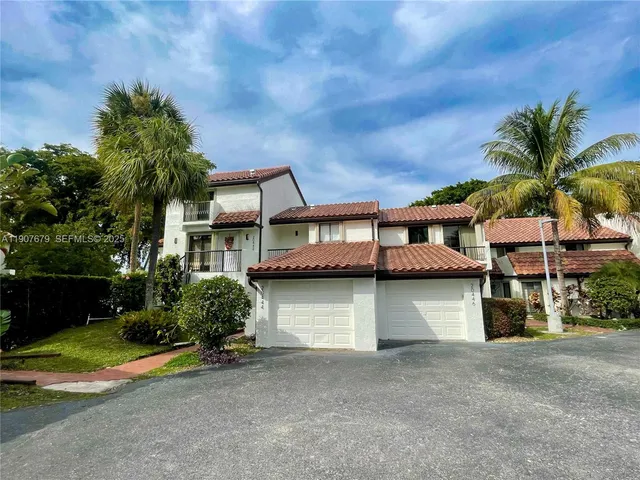 3-bedroom home at 20444 NE 34th Court #12, Aventura