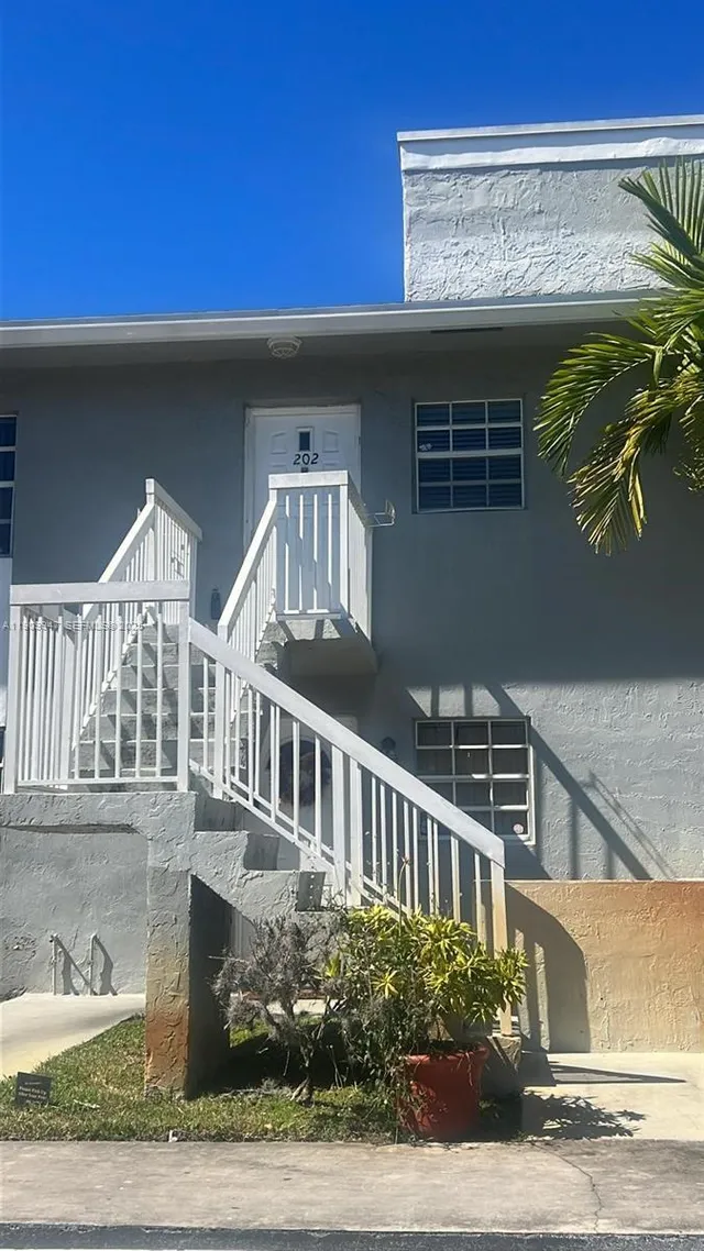 2-bedroom home at 438 NE 210th Cir Terrace #202-4B, Miami